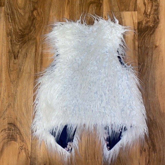 White Faux Fur Vest Sherpa Furry Fluffy - Picture 2 of 4
